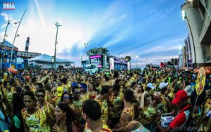 Foto do trio elétrico de Bell Marques no Farol da Barra